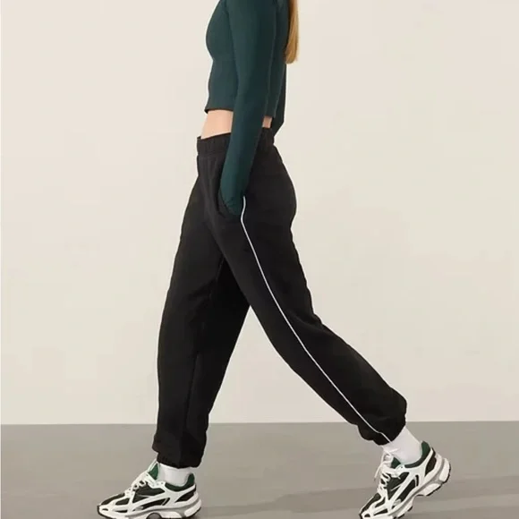 Athleta Forever Fleece High Rise Piping Jogger Black /White Sweat Pants Large - Picture 1 of 4